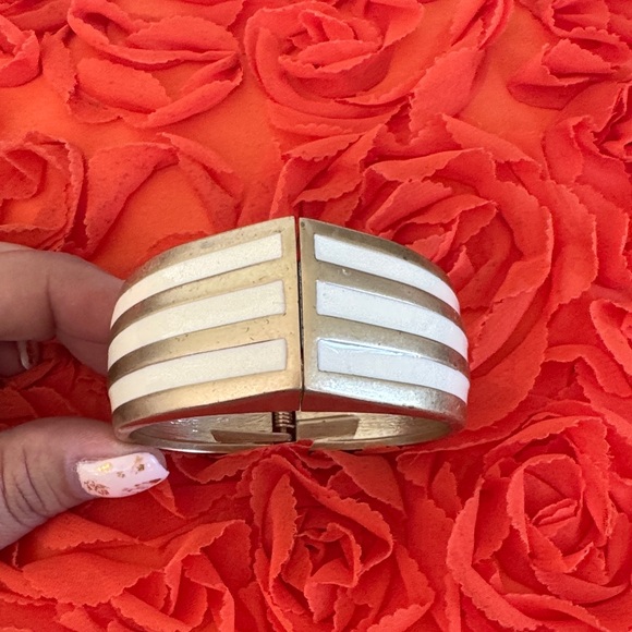 Lia Sophia White and Silver Geometric Bracelet - Picture 2 of 3